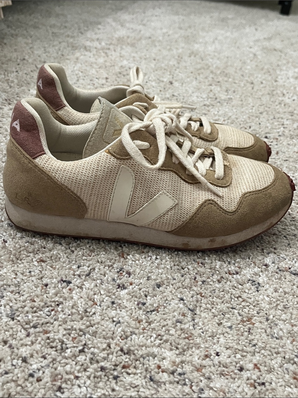 Veja Women's Cream & Beige Low-Top Sneakers